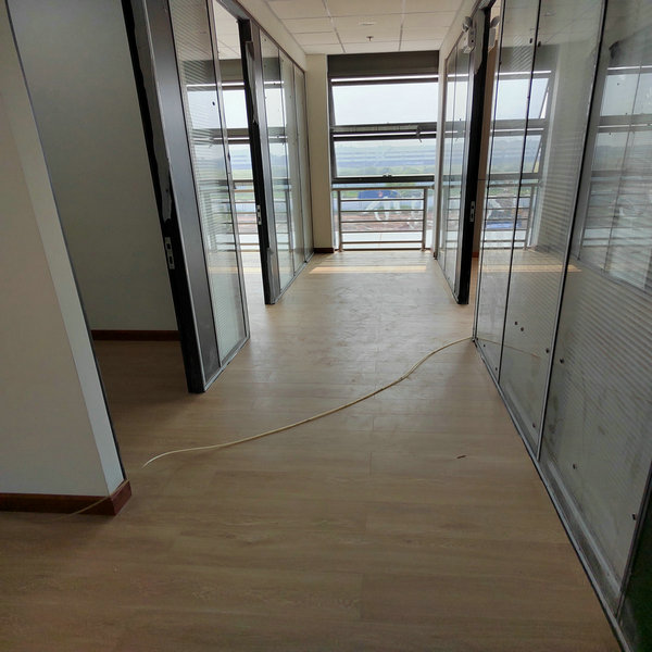办公室铺装新三层实木地板