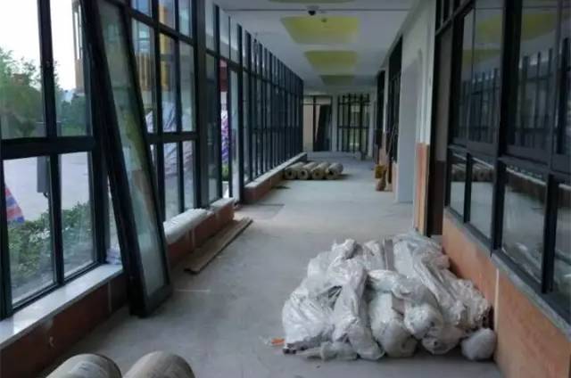 幼儿来园离园卡通图片_幼儿园装修_石家庄43中幼儿园分园