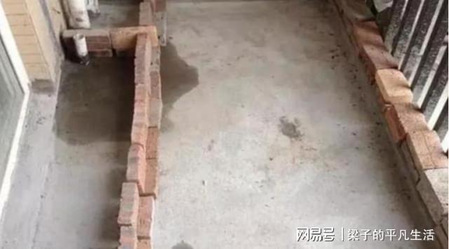 看到邻居家把阳台架空，业主也想要做，而朋友却说麻烦大了