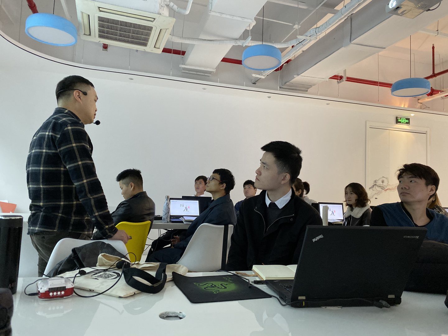 牙科诊所装修 设计 效果图_装修设计培训_咖啡厅装修效果图 设计