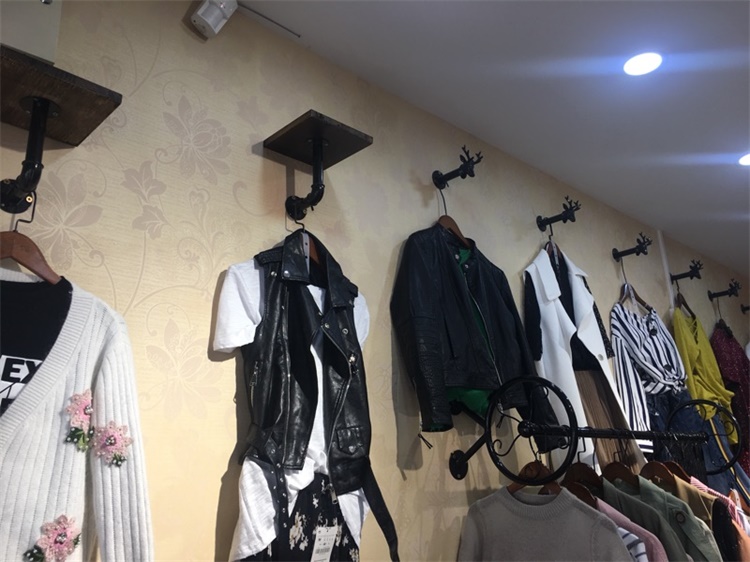 微店店招装修图片_服装店装修_两元店及多元店装修效果图