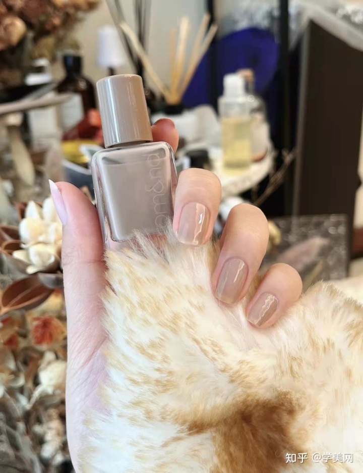 美甲秀眉店装修效果图_美甲店装修_化妆美甲纹绣店装修