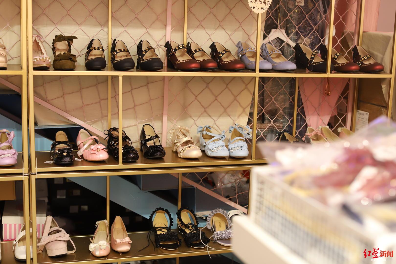 高级服装定制店装修效果图_服装店装修费用_服装订做店装修图片