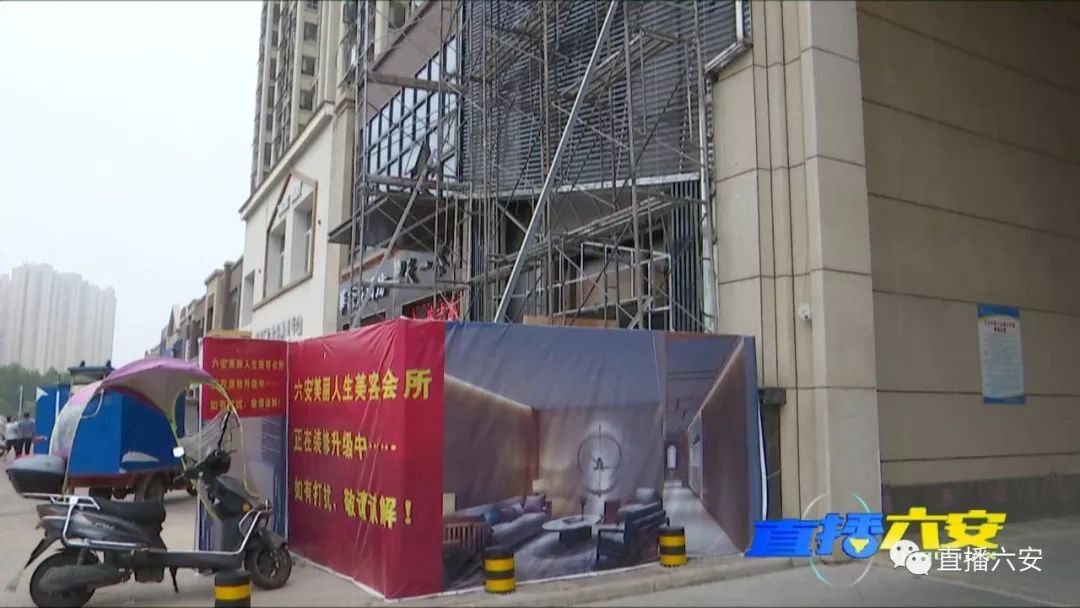 店铺装修小区大门变“阴阳脸”，效果图也“变脸”，店主却称审批过！