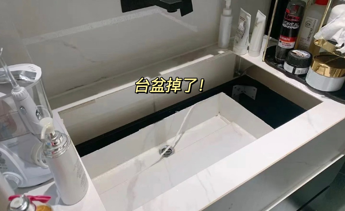 厕所贴广告效果_大门对厕所装修隔断图_厕所装修效果图
