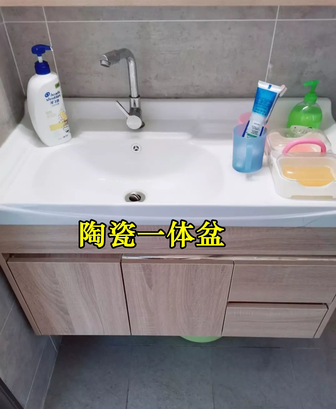 大门对厕所装修隔断图_厕所贴广告效果_厕所装修效果图
