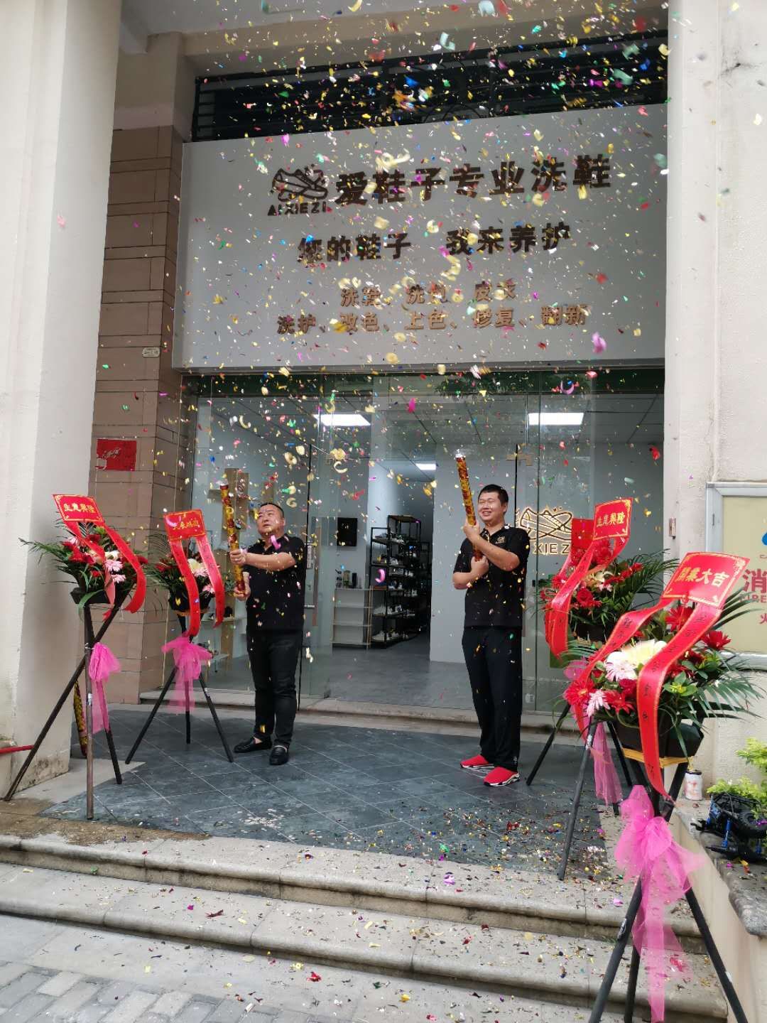 精品女鞋店装修效果图_复古鞋店装修效果图_鞋店装修效果图