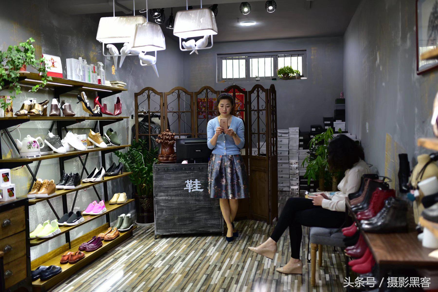 鞋店装修效果图_书房装修效果简约图_鞋店装修效果图