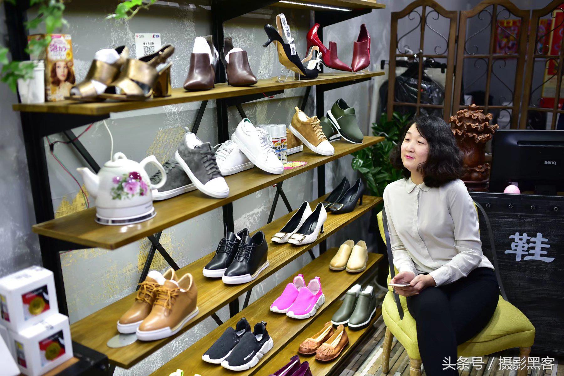 鞋店装修效果图_书房装修效果简约图_鞋店装修效果图