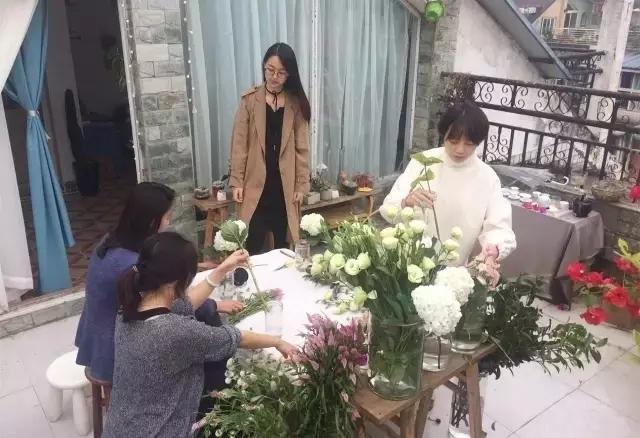 40平儿童服装店装修效果了图_饭店门面装修效果图片大全_门面装修效果图