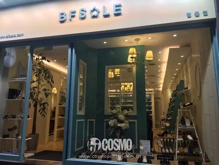 内衣店装修图_烘培店装修cad图_图满多装修效果图童装店