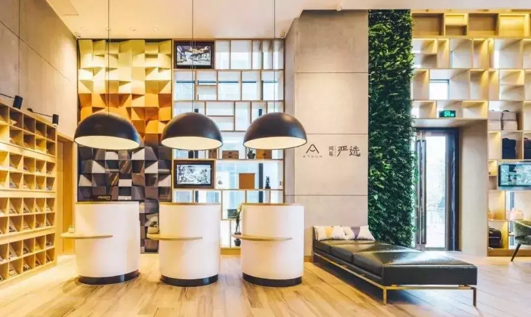 复古银饰店装修效果_家具店装修效果图_彩妆店装修效果图片