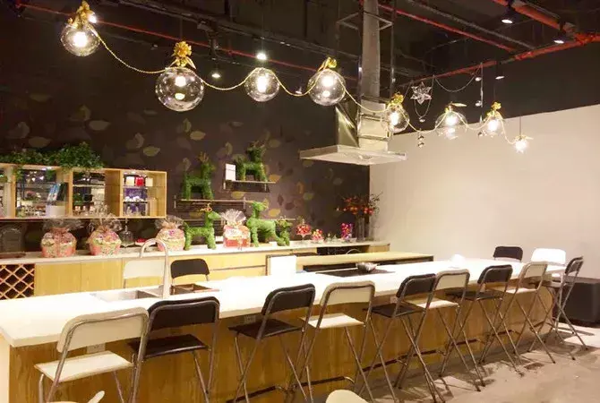 家具店装修效果图_复古银饰店装修效果_彩妆店装修效果图片