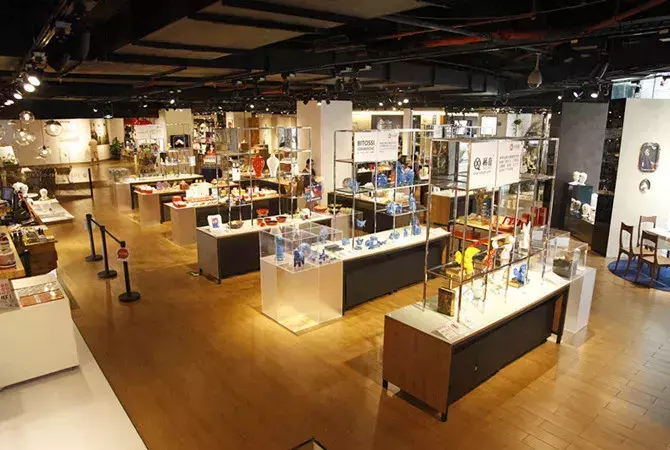彩妆店装修效果图片_复古银饰店装修效果_家具店装修效果图