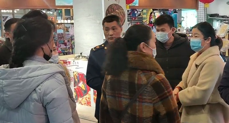 旋转小火锅加盟店内装修图片_玩具店加盟装修_装修公司加盟