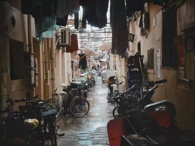 夫妻买上海远郊25㎡柴棚间，花光积蓄改阳光玻璃房，效果太意外了