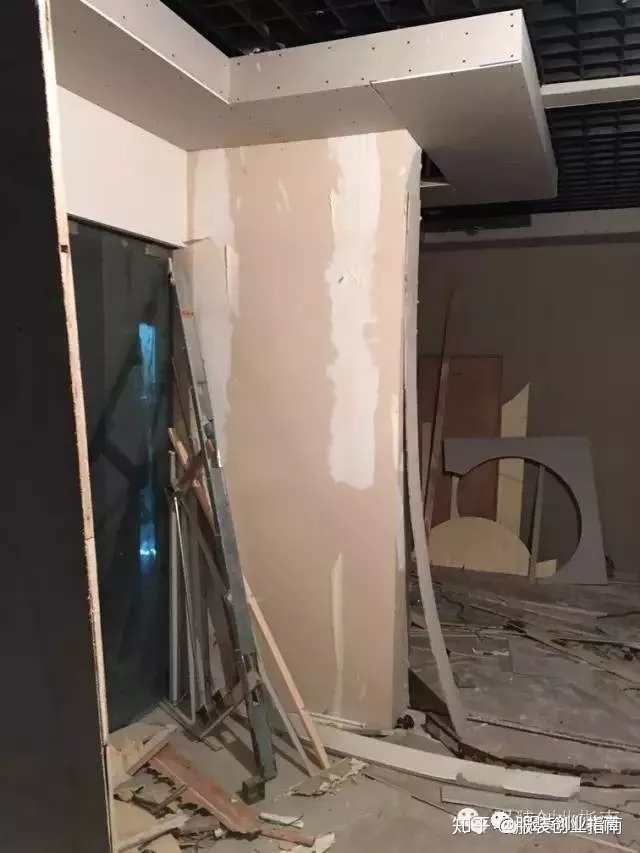 服装淘宝店装修素材_服装店装修_炒鸡店门头装修店内图