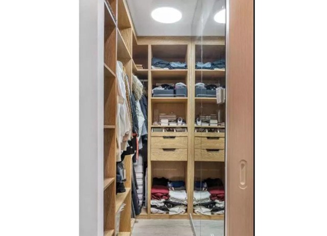 穿衣镜装修效果图_玄关穿衣镜图_衣柜穿衣镜装修效果图