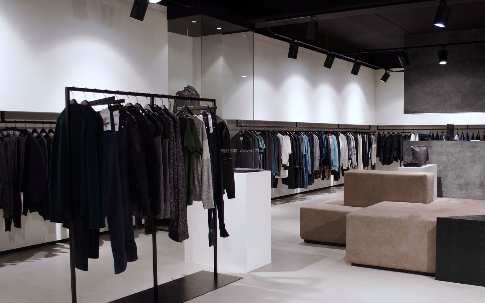 (服装店装修图简约现代)小型服装店怎么装修，时装店装修效果图