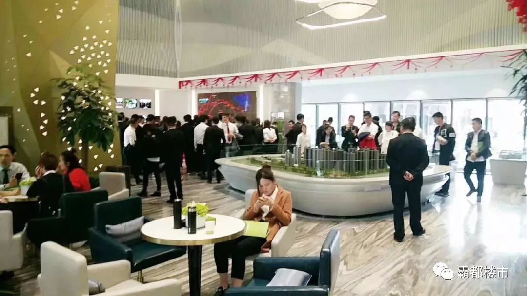 入住花园墙面装修效果_小冀亚华桂竹花园装修效果_花园洋房装修效果图