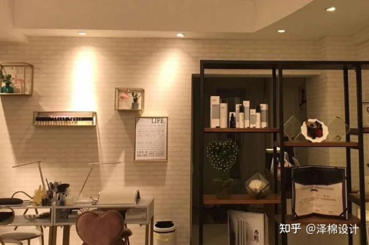 美甲化妆店装修效果图_化妆品店装修效果图_化妆盘头店装修图片