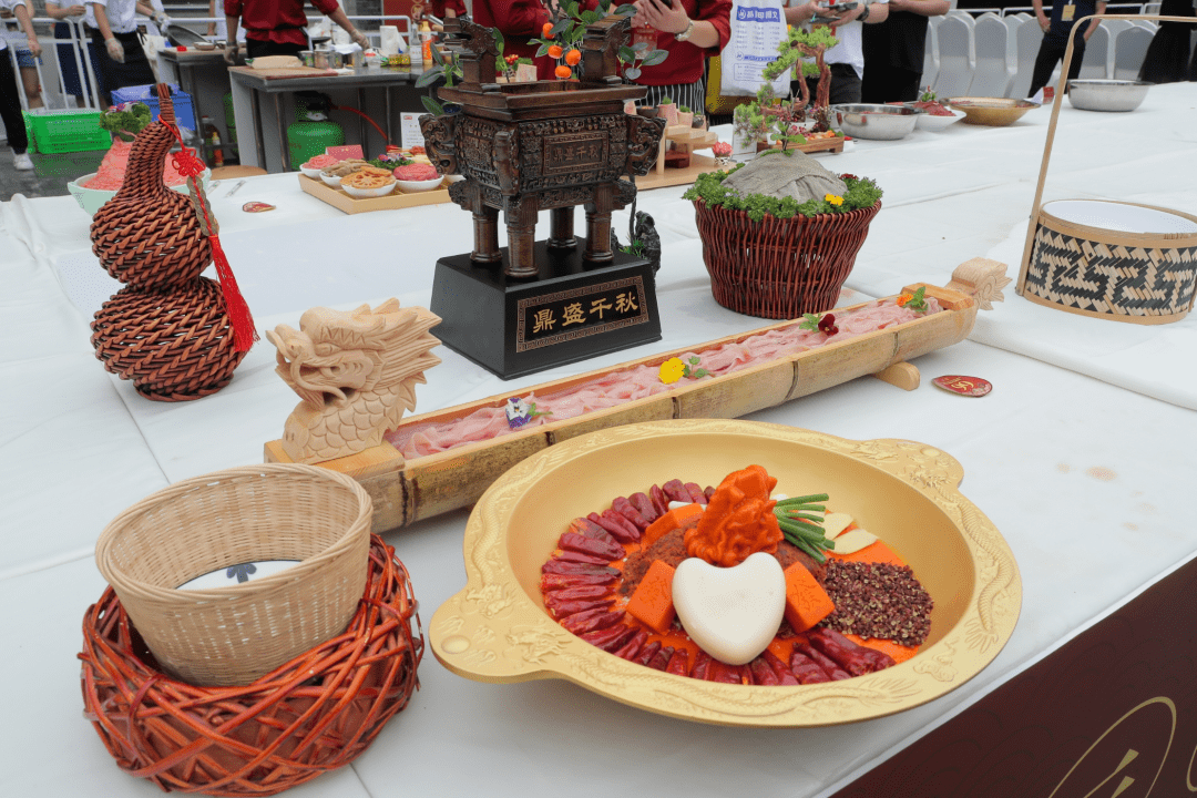 齐齐火锅 齐齐鳝鱼火锅解放碑店_时尚火锅店装修_煮动力时尚火锅日照店怎么样
