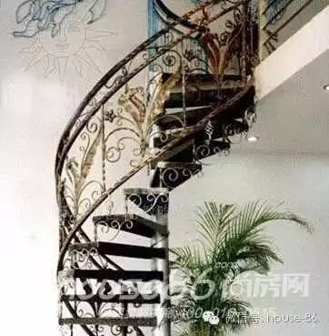 客厅木楼梯装修效果图_木楼梯装修效果图_室内木楼梯装修效果图
