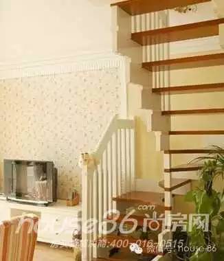 客厅木楼梯装修效果图_木楼梯装修效果图_室内木楼梯装修效果图